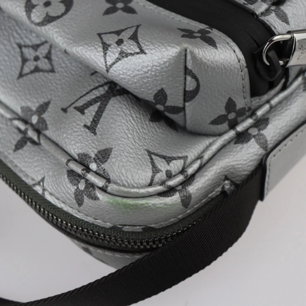 Pre-Owned Monogram Canvas Messenger Bag Q44107