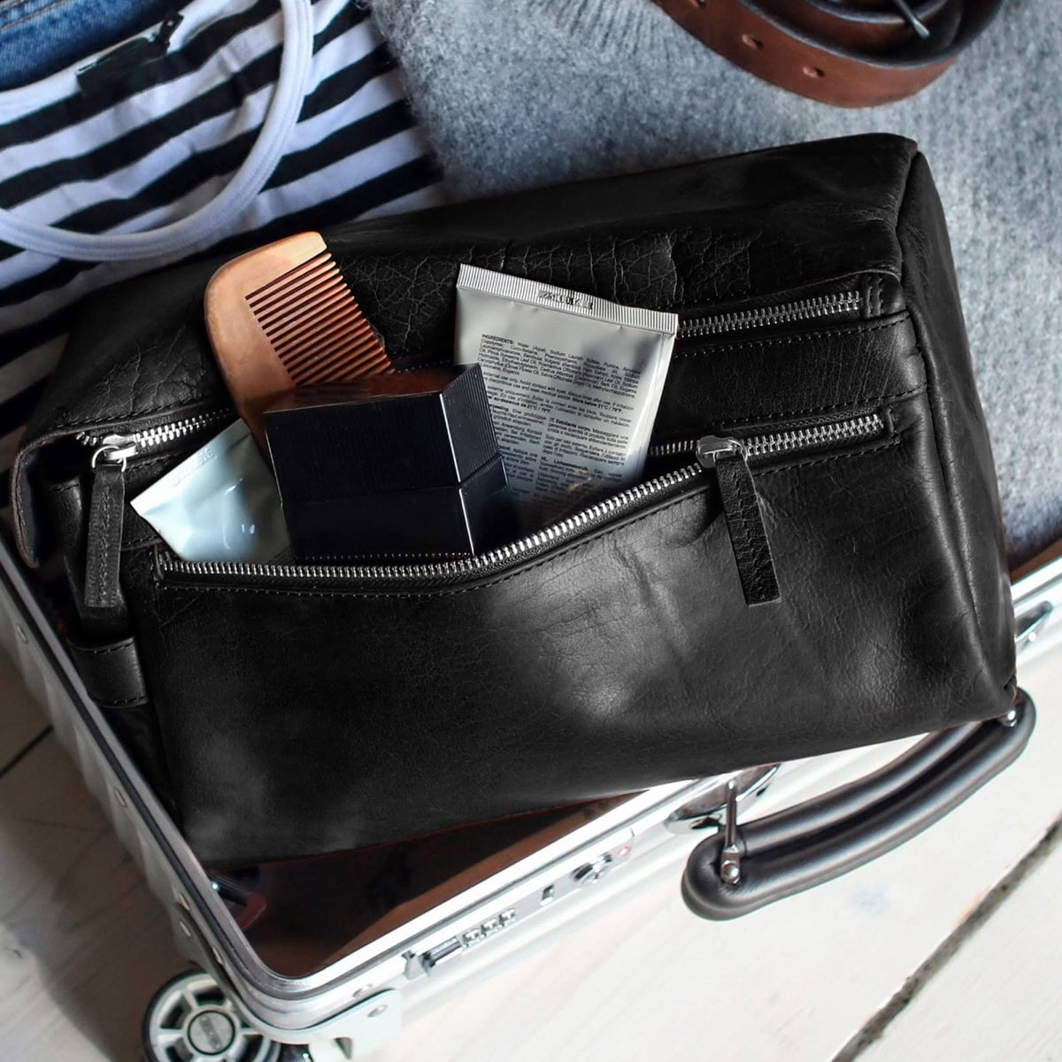 Black Leather Wash Bag I116