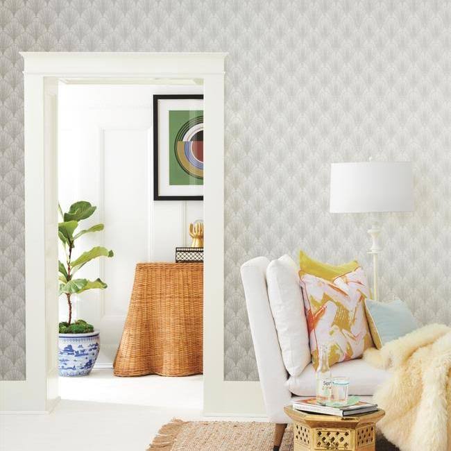 White Silver Scalloped Pearls Wallpaper K16585