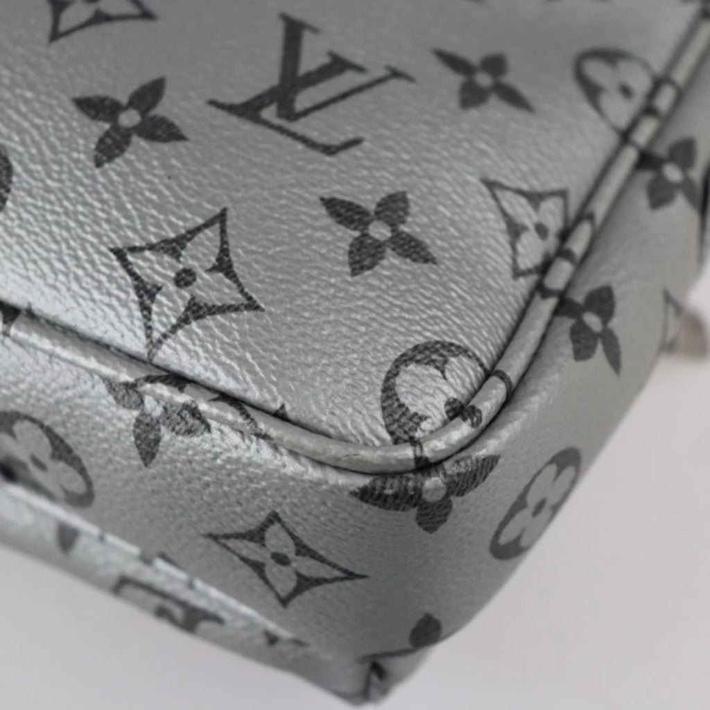 Pre-Owned Monogram Canvas Messenger Bag Q44107